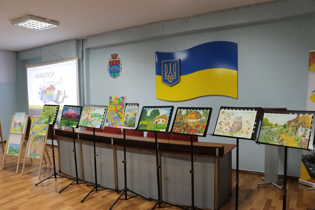 Выставили картины юных художников