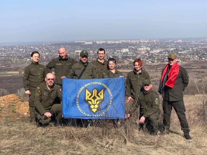 Воює на рівні з чоловіками
