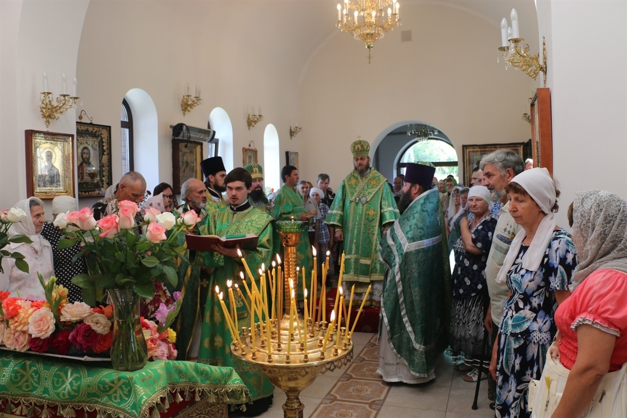 Попаснянский Храм Трех Вселенских Святителей