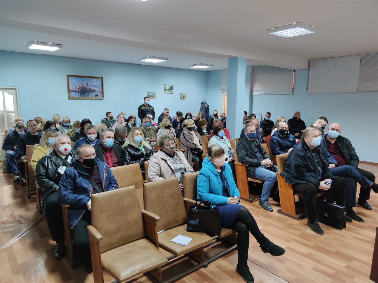 На нараді у Попаснянській міській ВЦА зібрали керівників підприємств, установ та закладів Попаснянської громади