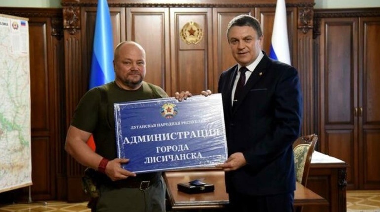 У лмпні 2022 року Андрій Скорий став фейковим головою окупаційної "адміністрації" Лисичанська 