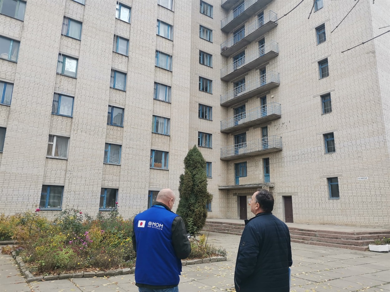 Огляд гуртожитку Центрального українського університету у Кропивницьку представниками Міжнародної організації з міграції