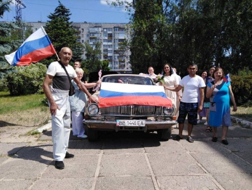 Фейкова "влада" Рубіжного влашувала показаове весілля з триколорами, 12.06.2023