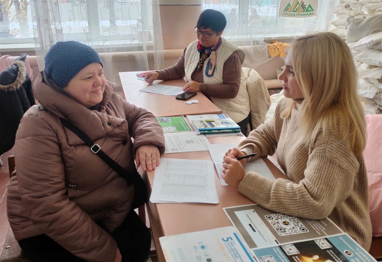 За тиждень в хабах громади понад 2100 переселенців з Луганщини отримали гуманітарні набори, 27.11.2023