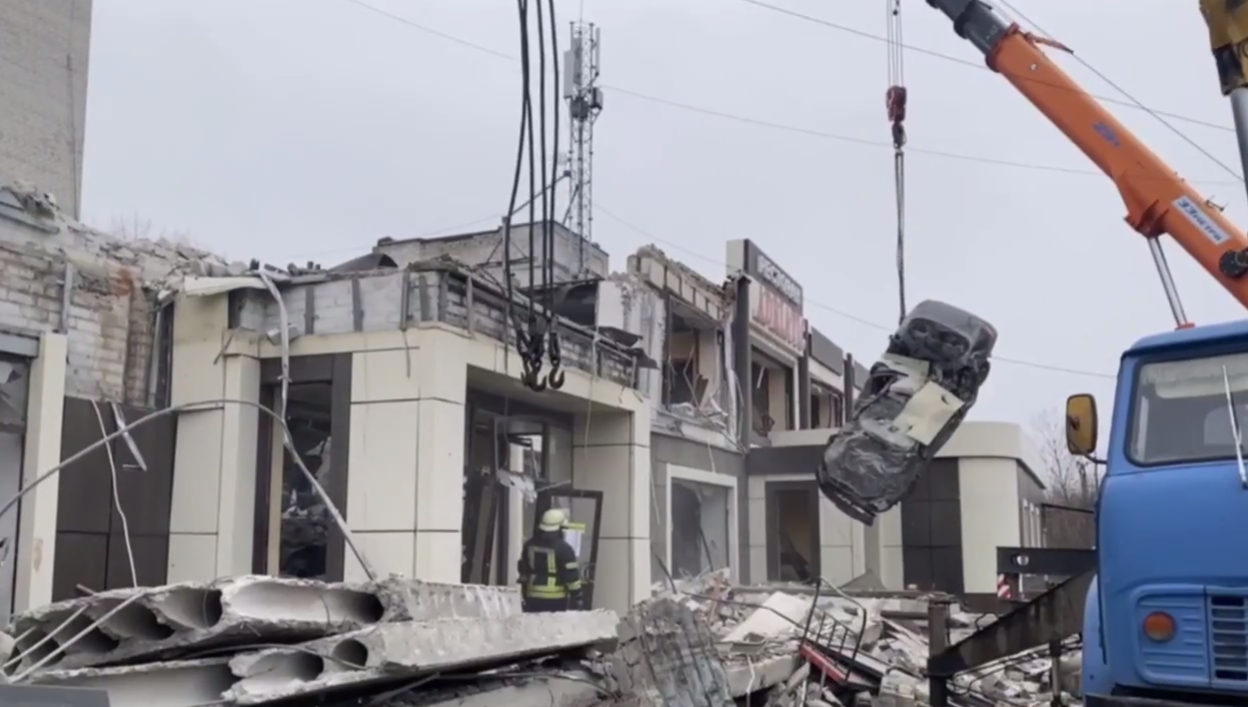 В ресторан "Адріатика" в окупованому Лисичанську прилетіло, 28 постраждалих, 05.02.2024