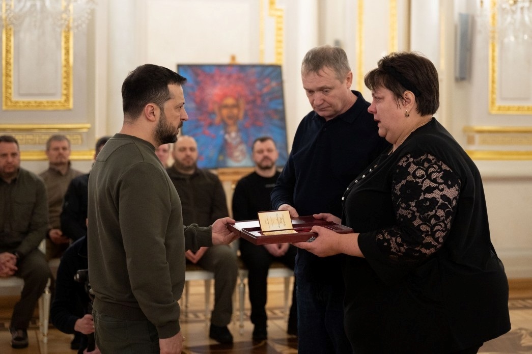 Президент Зеленський вручив нагороду батькам полеглого Героя України Івана Лєщєнкова, 09.02.2024