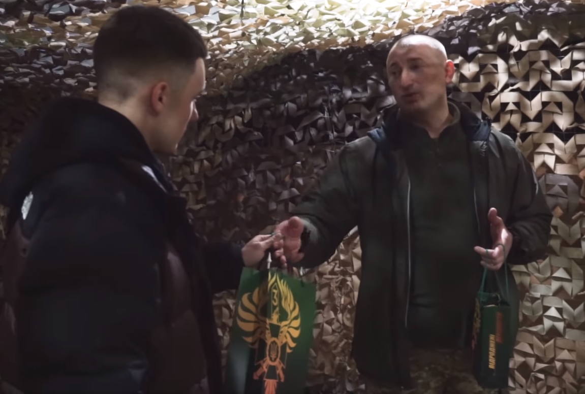 Співак YAKTAK дав на передовій акустичний концерт на підтримку луганських прикордонників бригади “Помста”, 13.02.2024