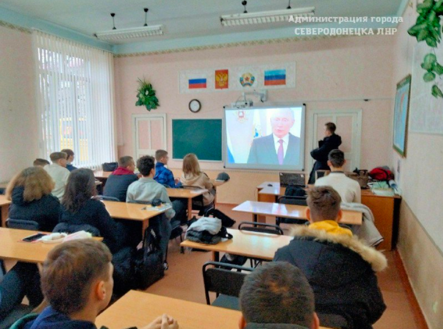 На окупованій Луганщині школярів під час уроків зомбують промовами Путіна, 26.02.2024