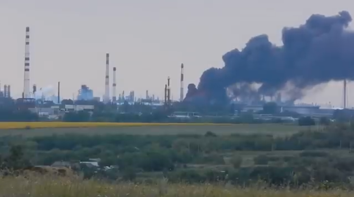 В окупованому Лисичанську сталися "прильоти" по шахті імені Мельникова та нафтопереробному заводу, 01.07.2024