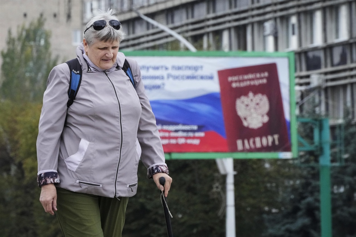 Жителі окупованої Луганщини, попри тиск з боку "влади", не поспішають отримувати паспорти РФ, 12.07.2024