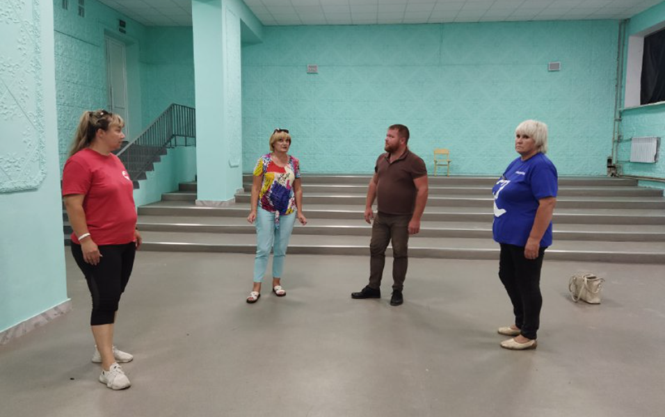 В окупованому Лисичанську Лисичани "перевірили", як будівельники з Татарстану підготували лисичанські школи до нового навчального року, 22.08.2024