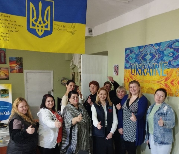 Ольга Феленко зі своїми волонтерами